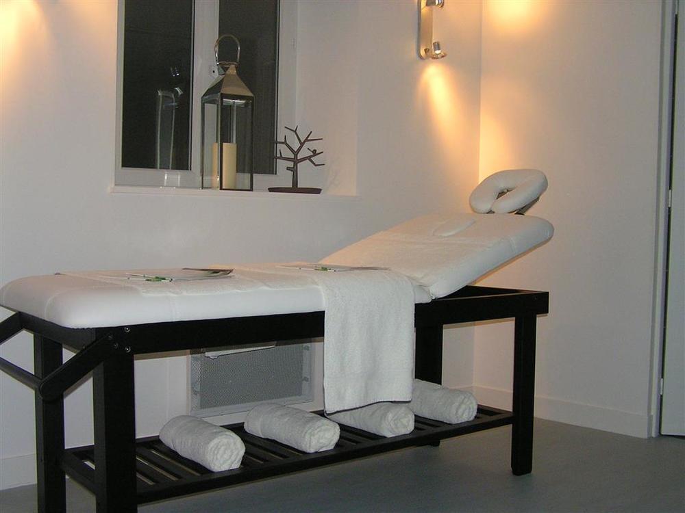 Hotel Restaurant Le Dauphin Et Le Spa Du Prieure Caen Facilities photo