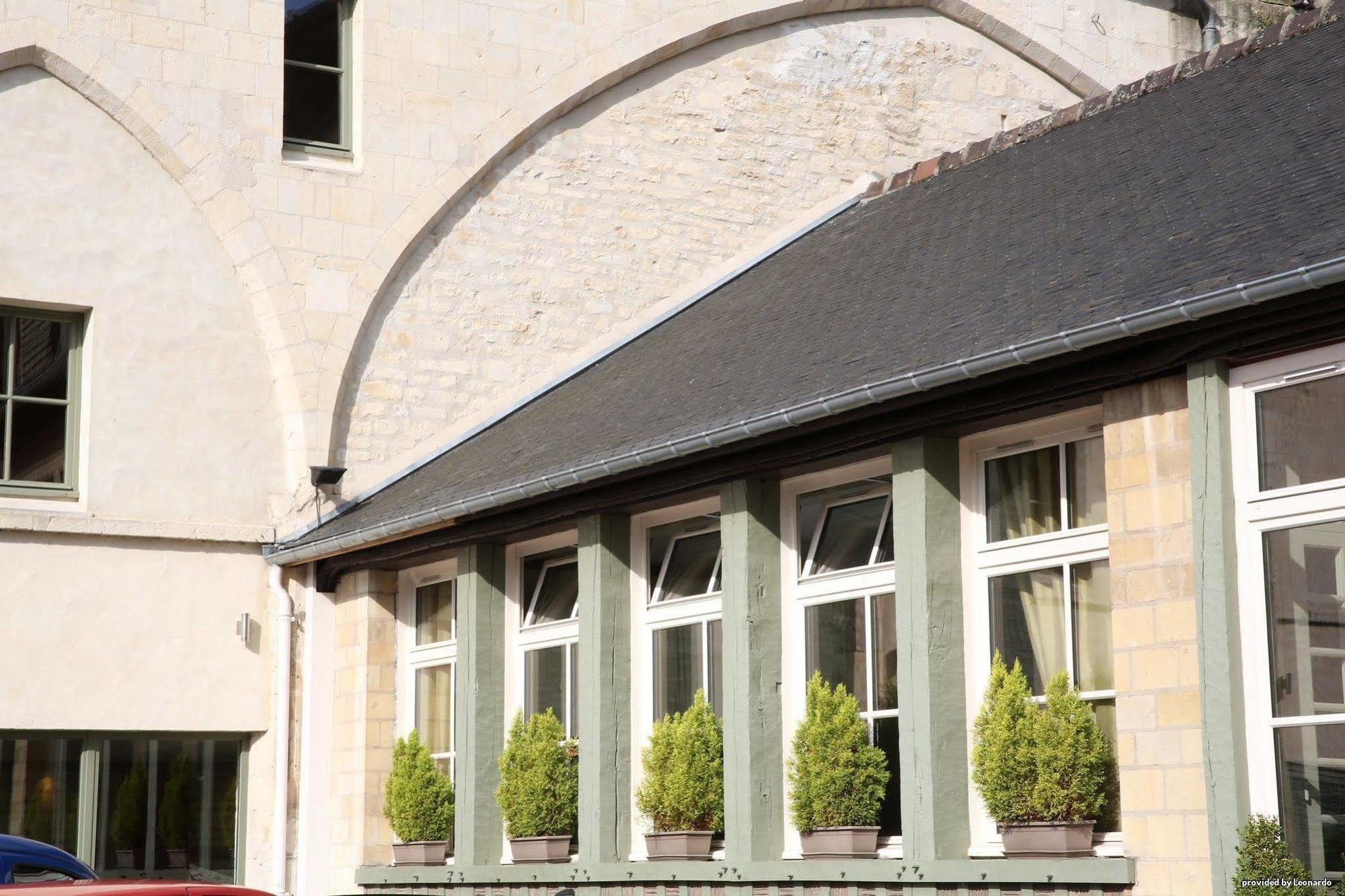 Hotel Restaurant Le Dauphin Et Le Spa Du Prieure Caen Exterior photo