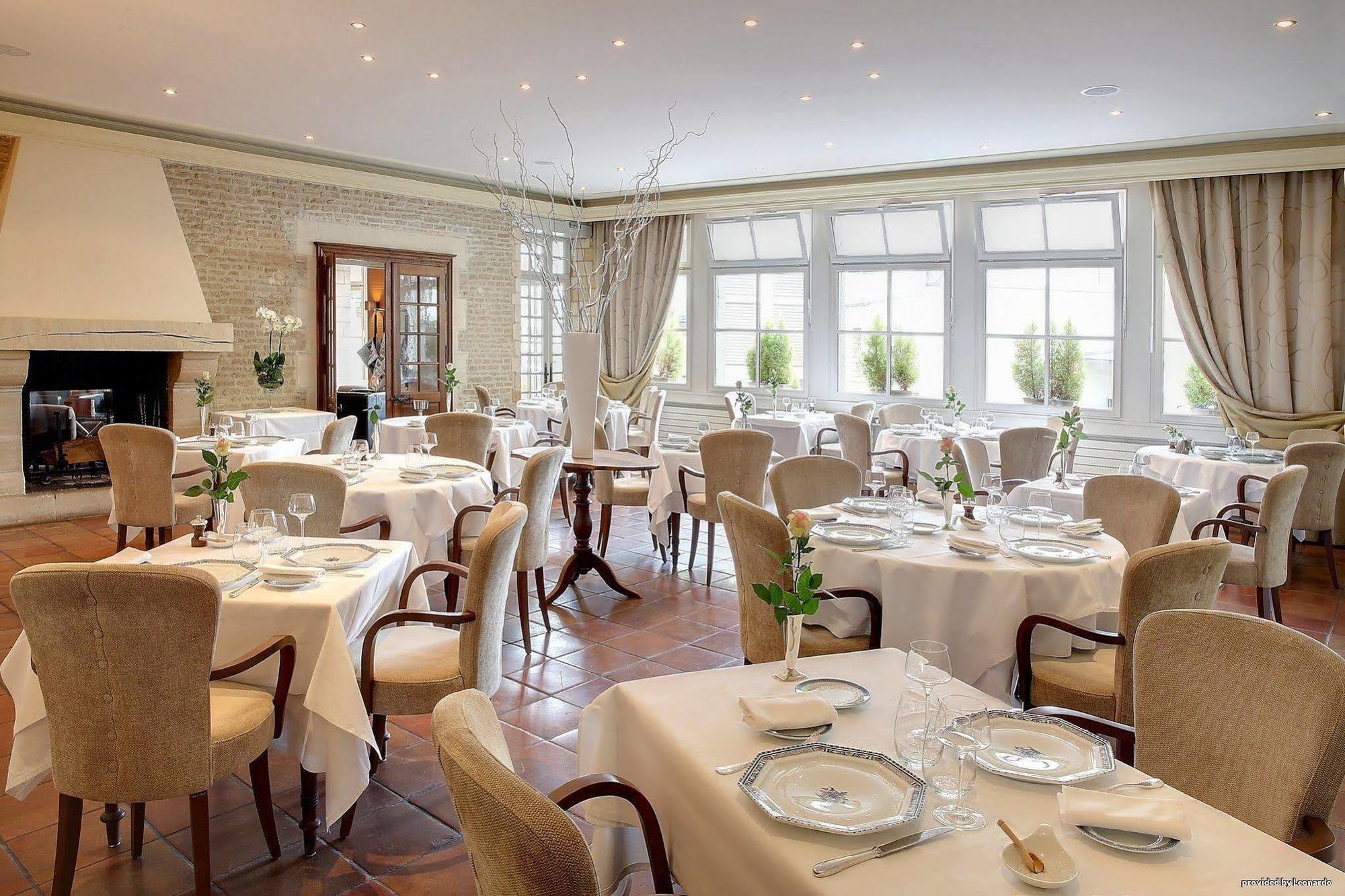 Hotel Restaurant Le Dauphin Et Le Spa Du Prieure Caen Exterior photo
