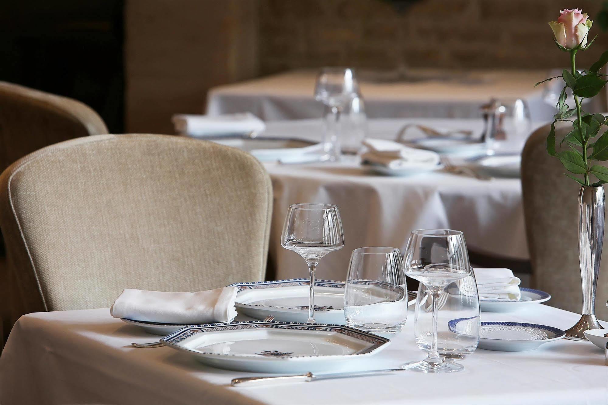 Hotel Restaurant Le Dauphin Et Le Spa Du Prieure Caen Exterior photo